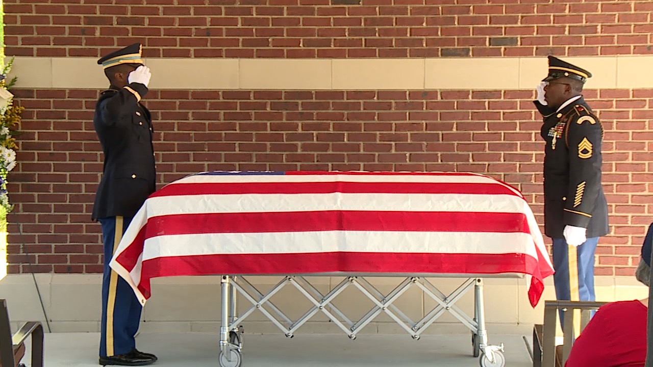 Kershaw Co. veteran with no family given full military honors at burial