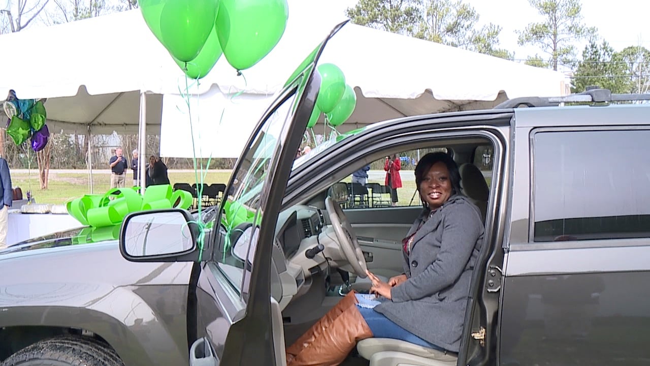 Fully Refurbished Car Donated To Help Local Single Mother Of Two Abc Columbia 