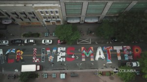 Garrison Gist Helps Paint Mural In Charlotte