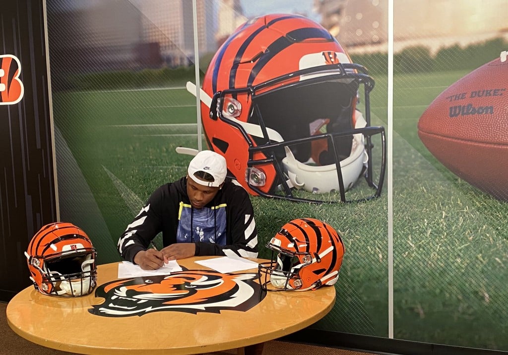 Tee Higgins Signs With Bengals