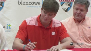 Banks Pope Signs With Clemson