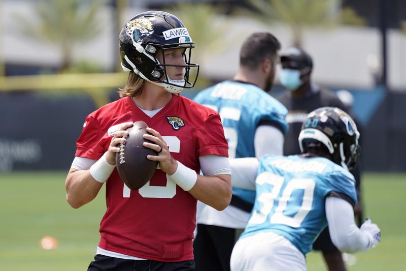 QB Trevor Lawrence signs $36.8M rookie contract with Jags