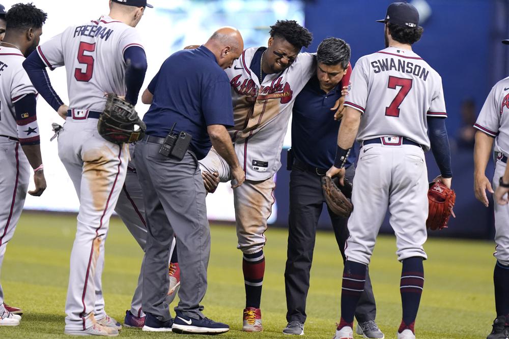 Yasiel Puig injury: Dodgers OF suffers mild right knee strain