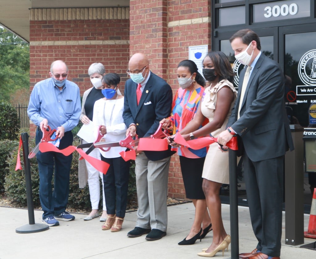 Ribbon Cutting Ceremony 00000002
