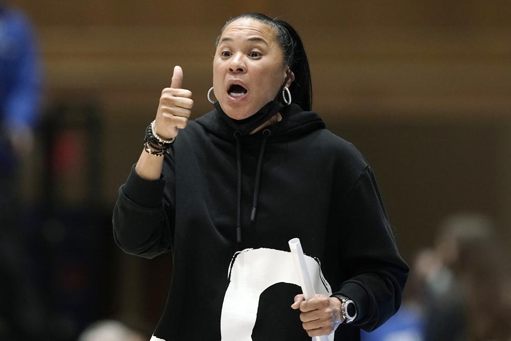 Dawn Staley honors local grandparents with breakfast - ABC Columbia