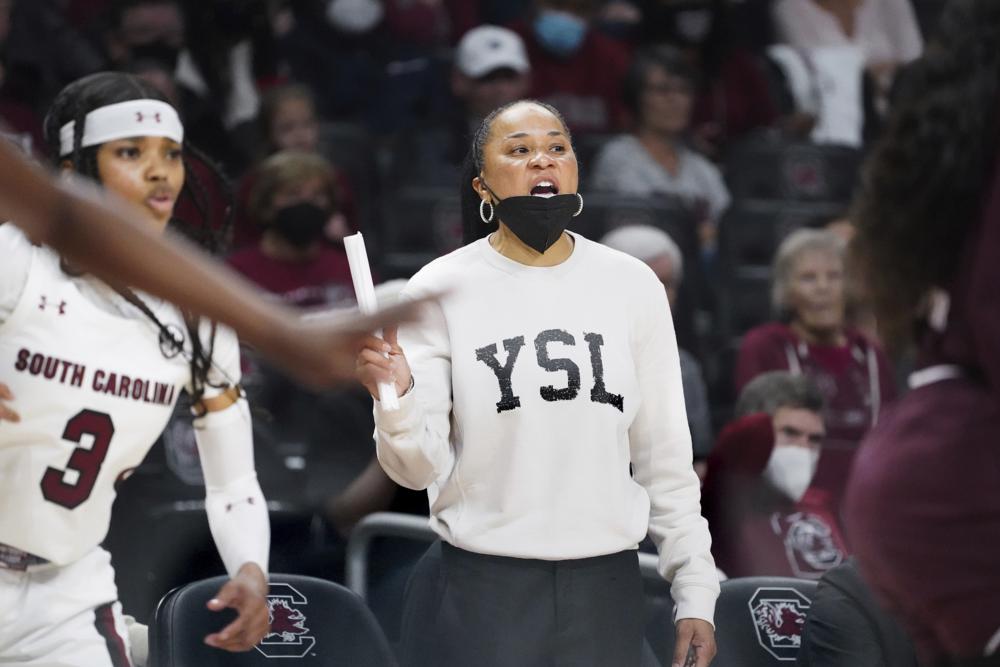 Dawn Staley Iso Gamecocks Stay At No 1 In Ap Poll