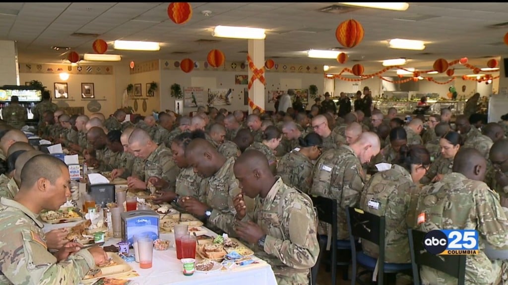 Fort Jackson Trainees Celebrate Thanksgiving With Feast And Army Family
