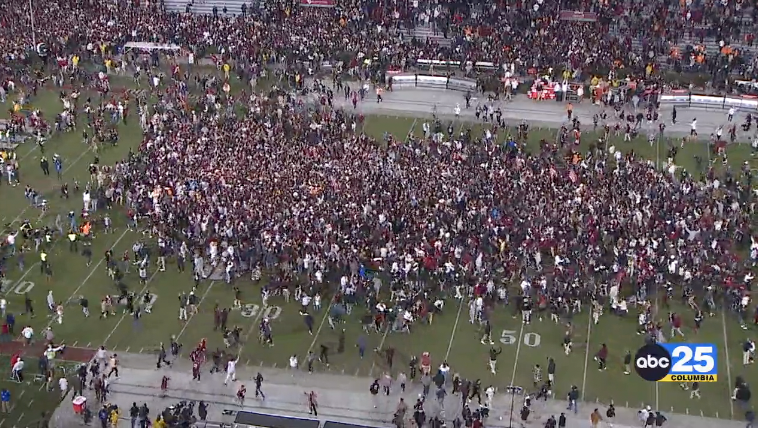 Fans storm field Tennessee