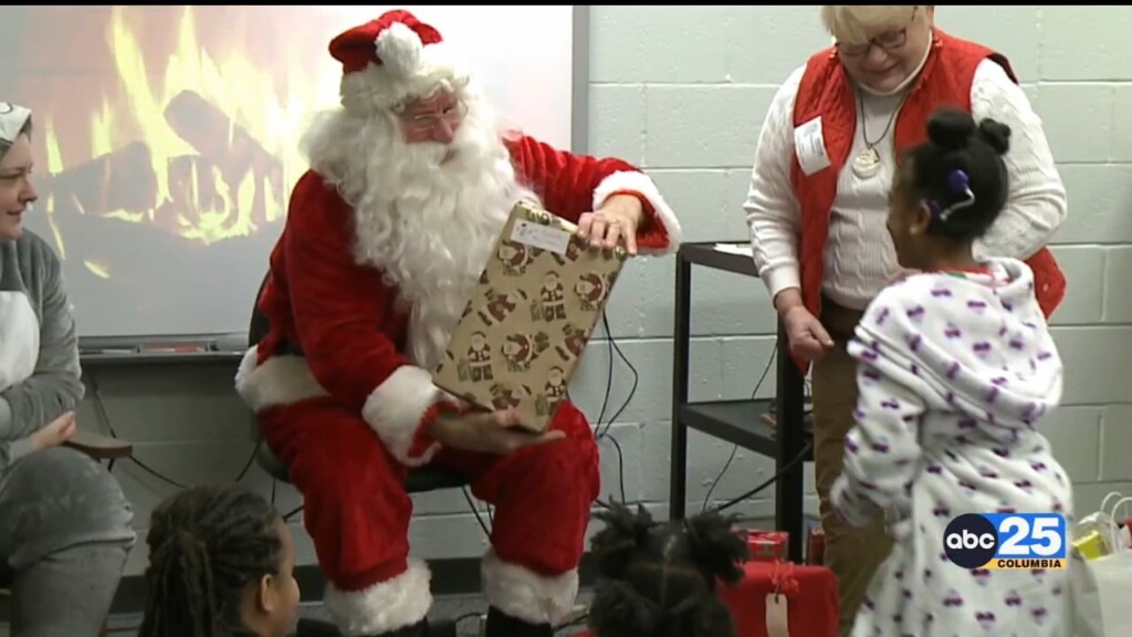 Signing Santa Visits Deaf Students At Brennen Elementary School