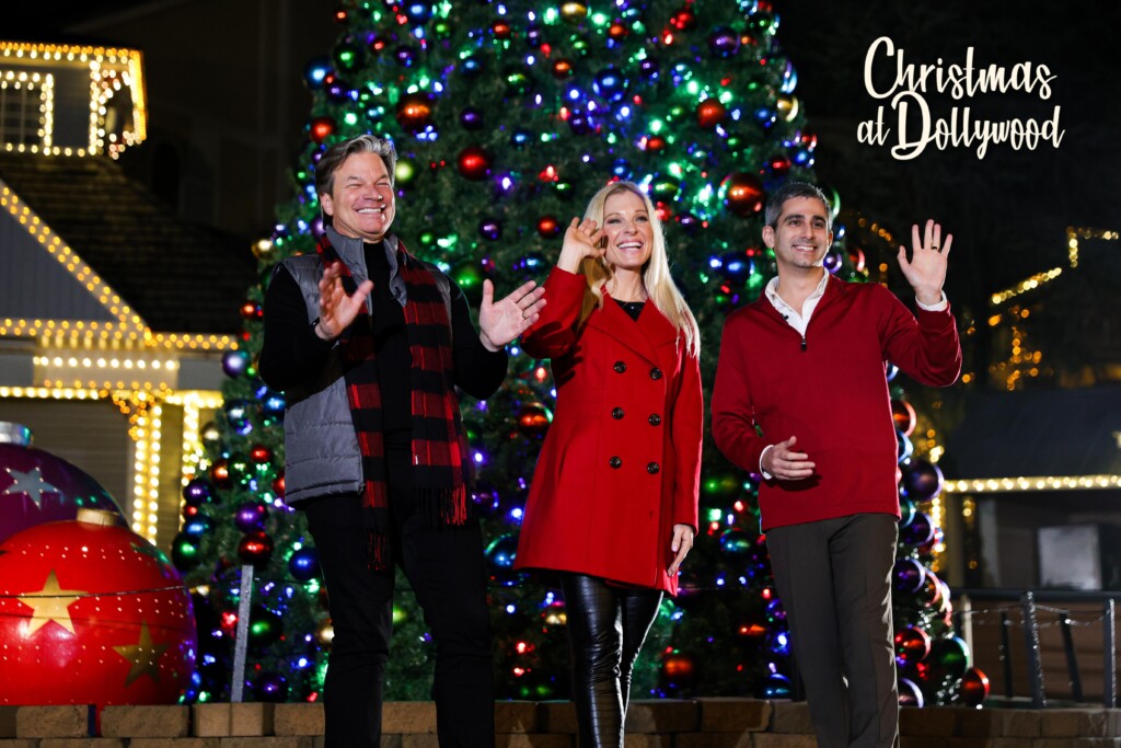 Christmas At Dollywood Feature Image With Logo