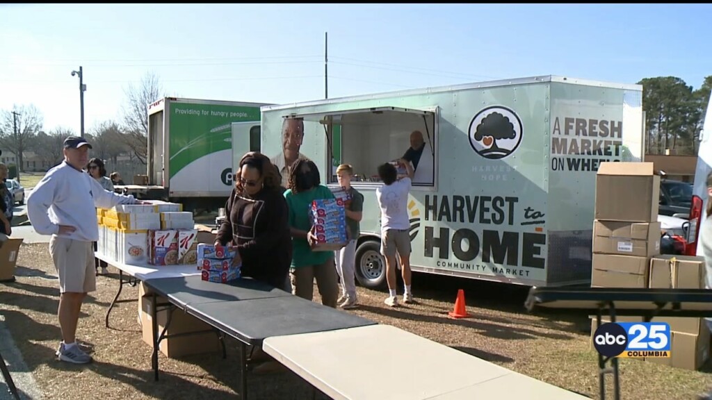 Mobile Market Provides Colony Apartment Residents With Food, Supplies