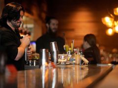 Bartender Usa Jef 230426 1682542206148 Hpmain 4x3t 240