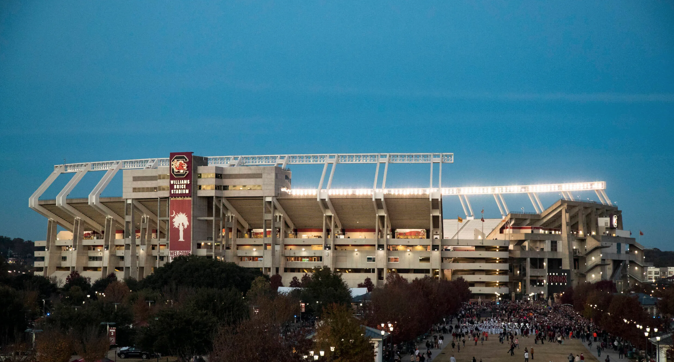 Back at Williams-Brice Stadium, the Gamecocks battle Kentucky