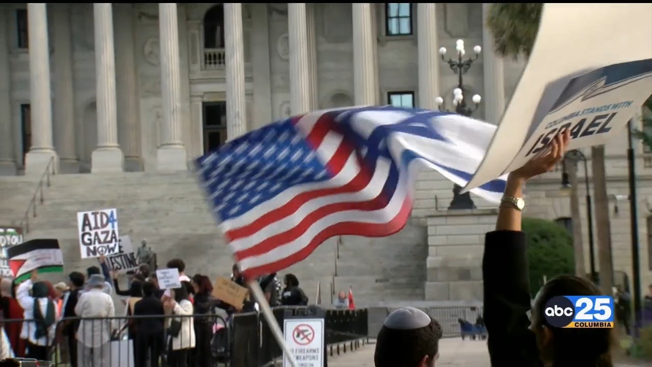 Columbia Residents Supporting Palestine And Israel Demonstrate Downtown ...