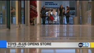 Toys 'r' Us Opens Store