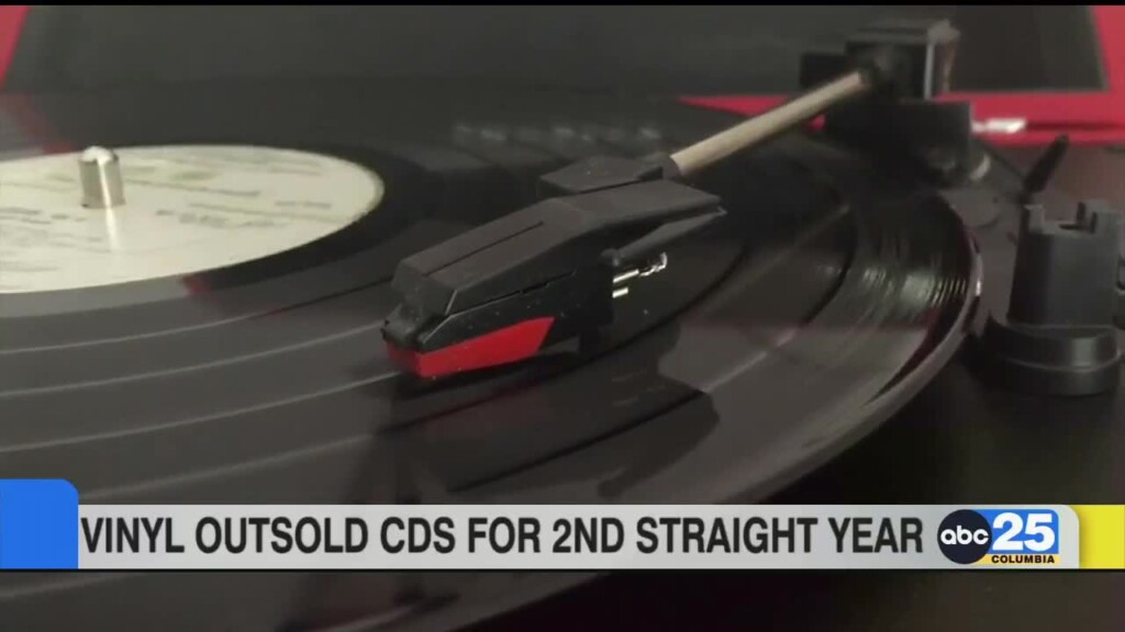 Vinyl Records Outsell Cds For The Second Year In A Row