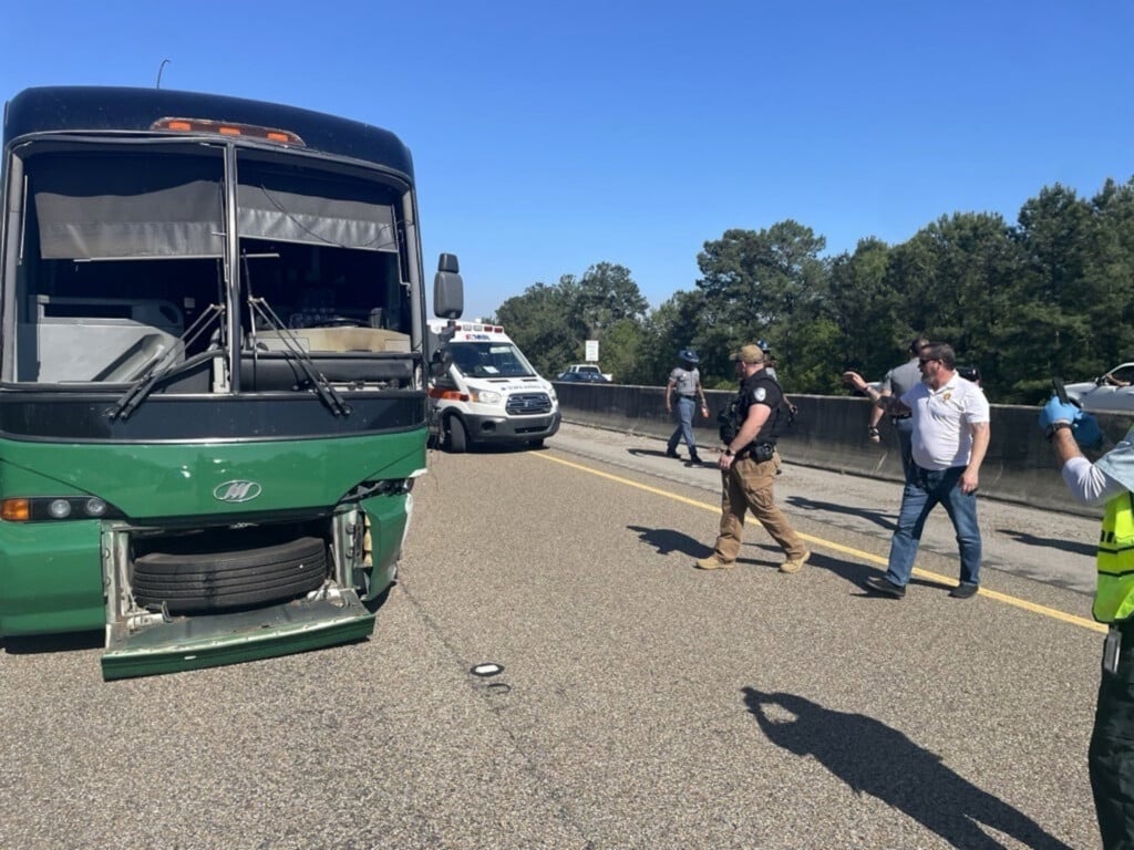Mississippi Bus Crash 04 Ht Jt 240406 1712410394874 Hpembed 4x3 1