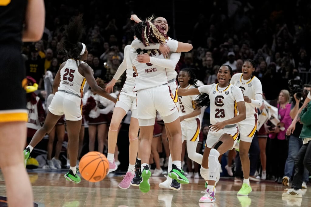 Aptopix Ncaa Iowa South Carolina Basketball