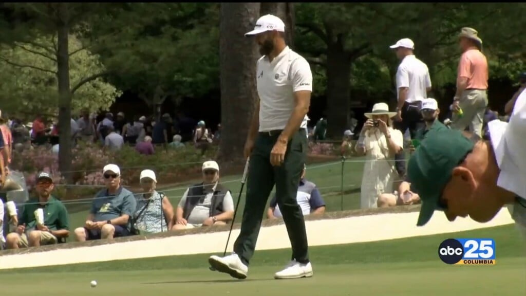 Patrons Shop Before The Masters