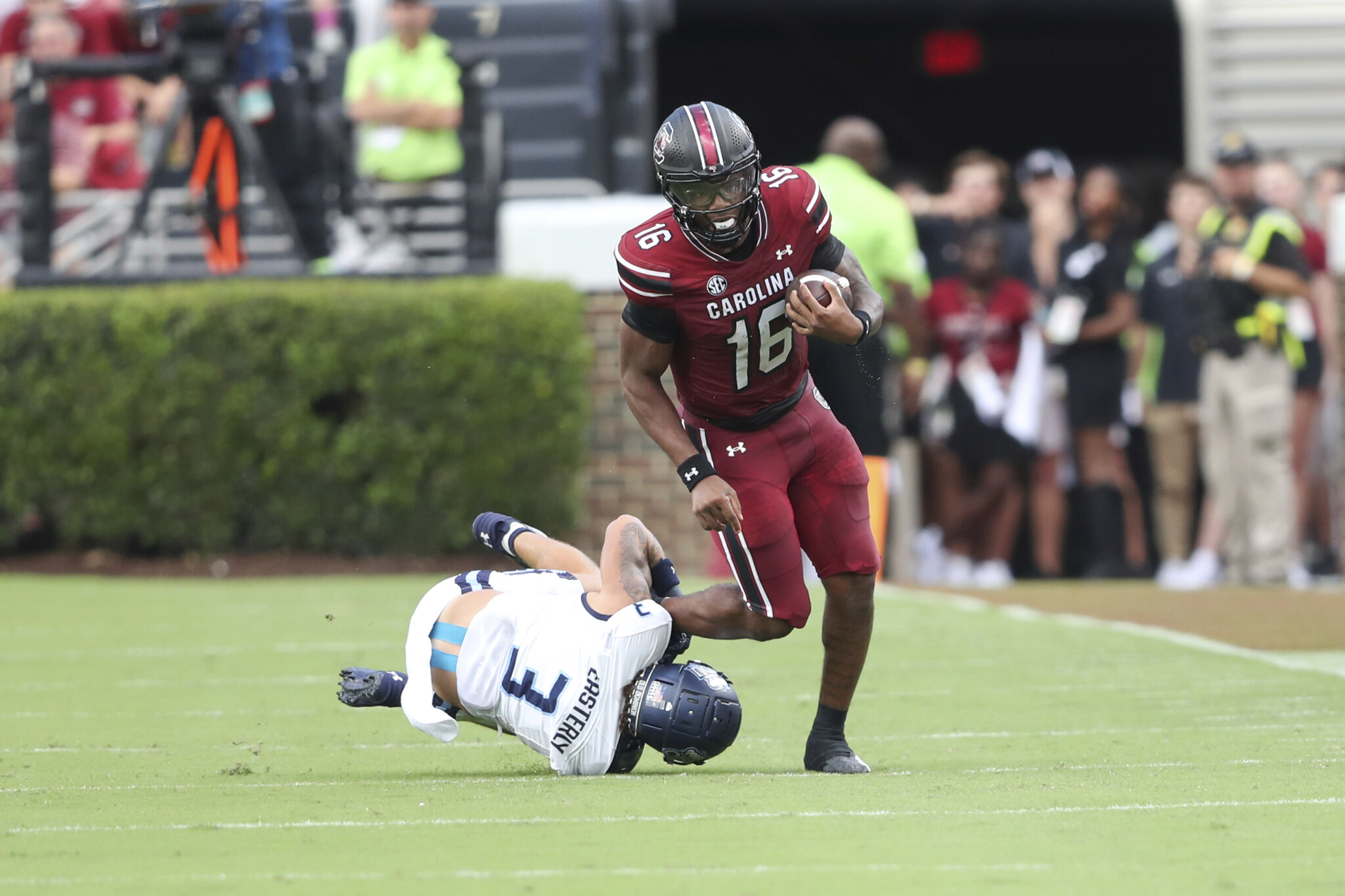 South Carolina struggles on offense in opener, must fix things before