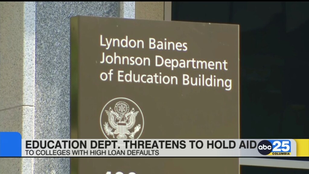 Education Department Threatens To Hold Aid To Some Colleges With High Loan Defaults