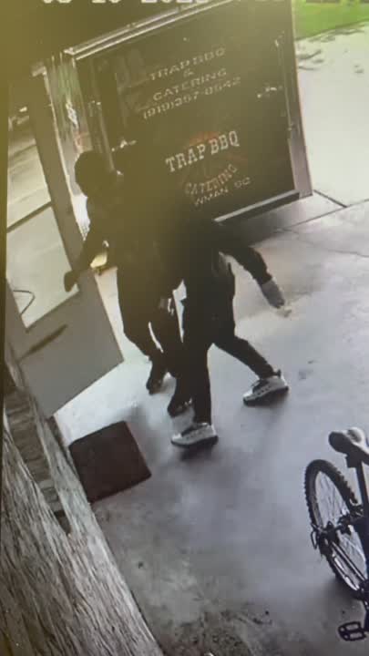 Orangeburg County Deputies Searching For 2 People Accused Of Breaking Into Bowman Home