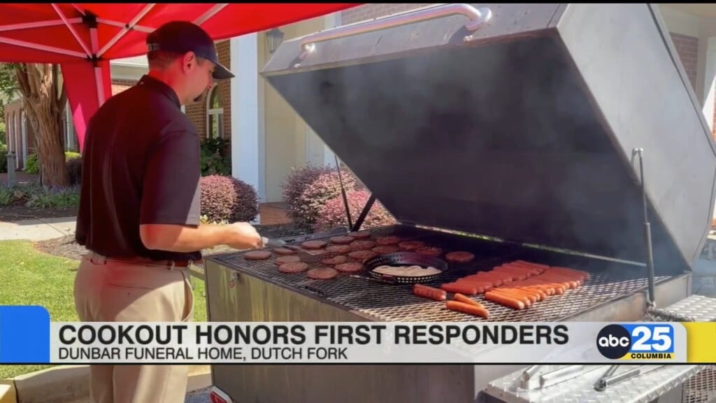 Dunbar Funeral Home Honors First Responders With Cookout
