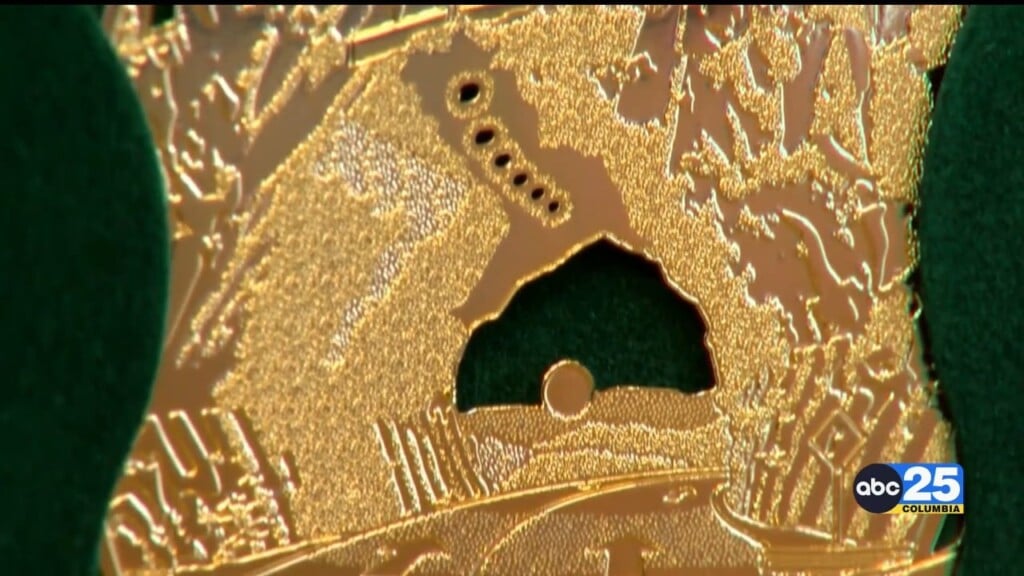 City Unveils Official City Ornament