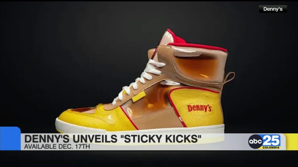 Denny's Unveils "sticky Kicks"