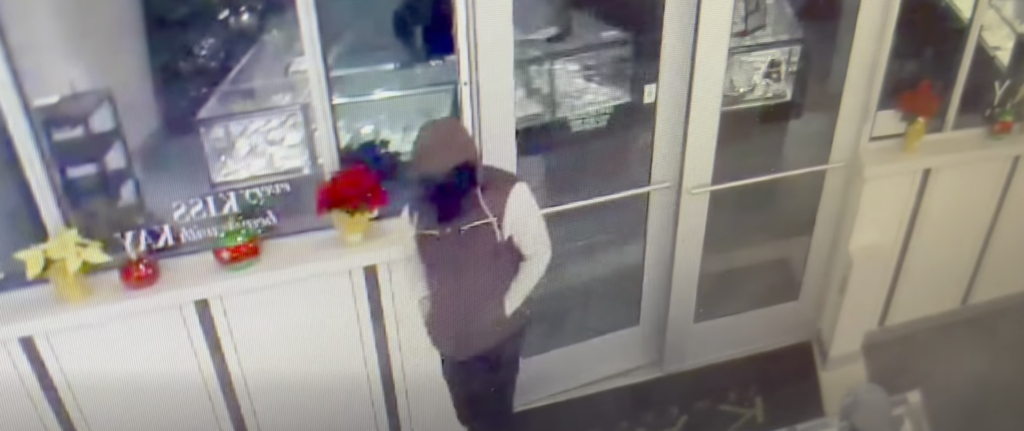 Kay Jewelers armed robbery