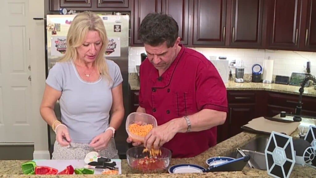 Love It Or Chuck It: Pizza Stuffed Peppers