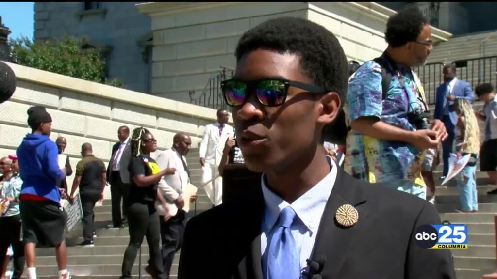 Advocates Call On Governor To Keep State's Congressional Map In Tact