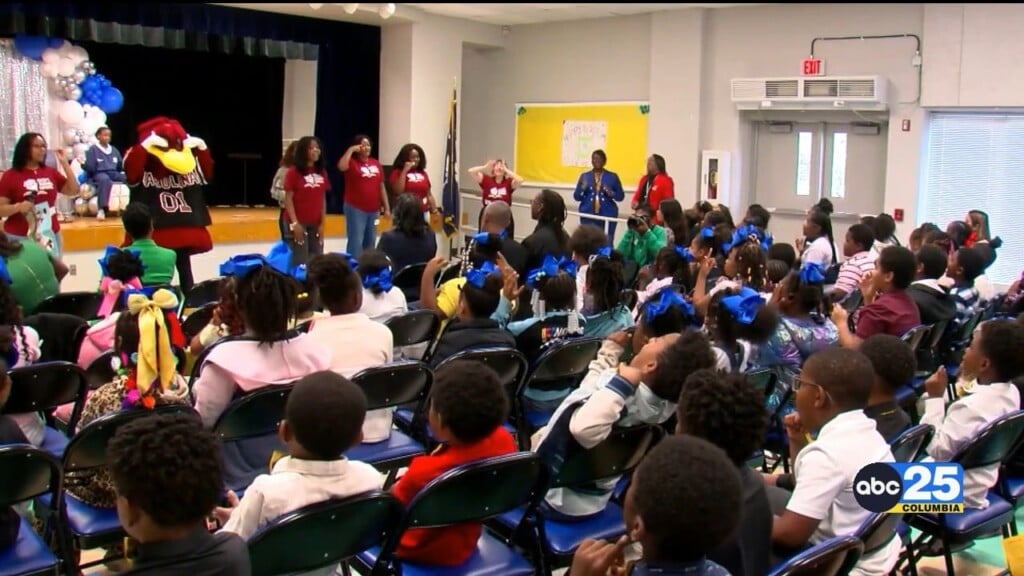 Three Classroom Libraries Open At Elementary School