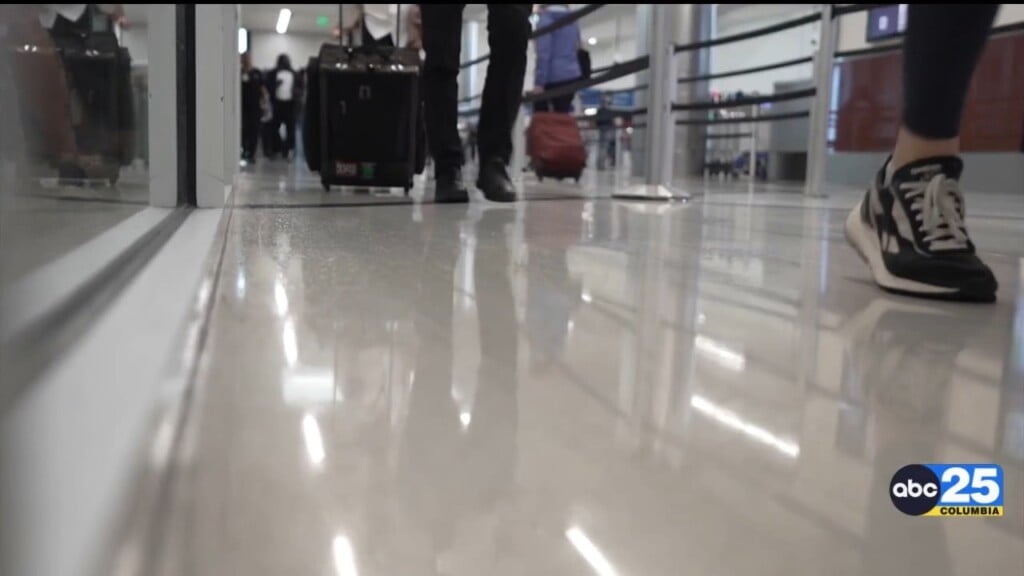 Airfare Prices Expected To Stay High For Holidays