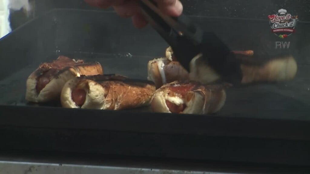Love It Or Chuck It: Grilled Cheese Hotdogs