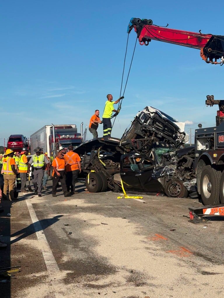 Multi Vehicle Collision On I 95 In Clarendon County Shuts Down Lanes