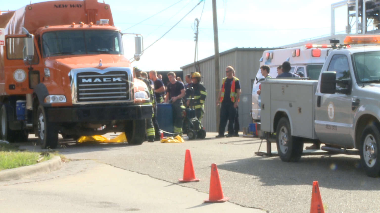 Montgomery sanitation truck hit by gunfire, no one injured - Alabama News