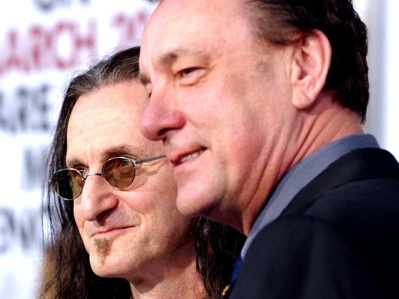 Geddy Lee Recalls Keeping Neil Peart’s Illness A Secret