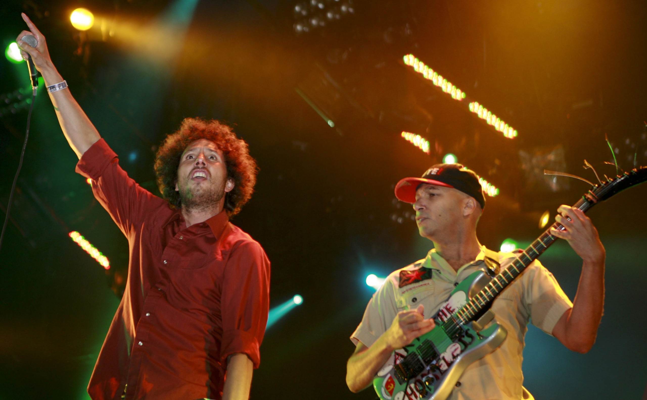 Zack de la Rocha injured his leg during Rage Against the Machine's con