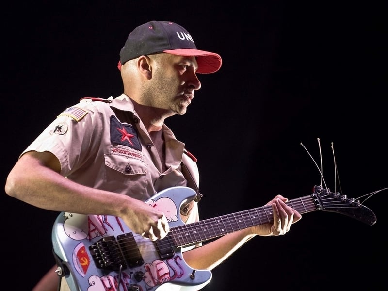 Tom Morello Accidentally Knocked Off Stage By Security Guard