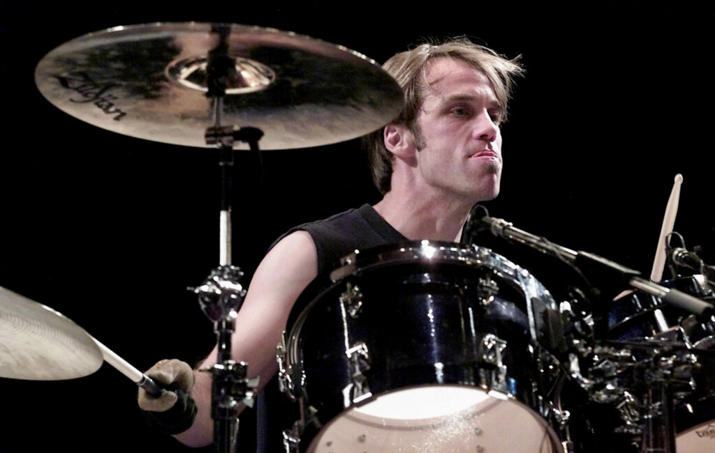 "pearl Jam" Drummer Matt Cameron Performs At The Mgm Grand Garden Arena In Las Vegas October 22, 200..