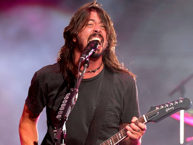 Foo Fighters’ Dave Grohl Gives Back To L.a. Homeless