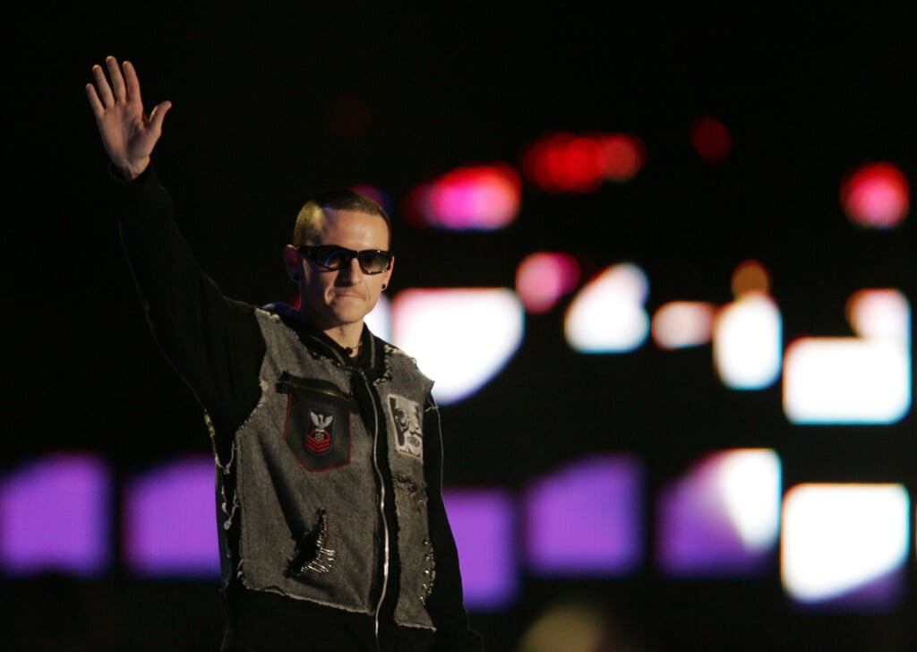 Chester Bennington Of Linkin Park Waves To The Crowd Before Making Remarks During A Mtv Asia Aid ...