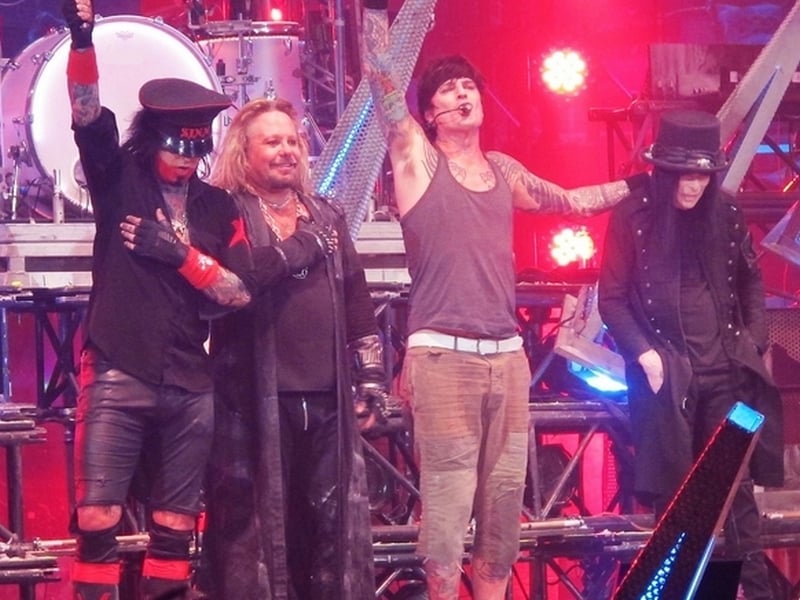 Mick Mars Claims Motley Crue Fake Plays Live Concerts