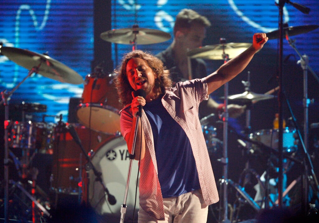 Eddie Vedder Of Pearl Jam Performs At The Taping Of The Third Annual Vh1 Rock Honors: The Who Concert In Los Angeles