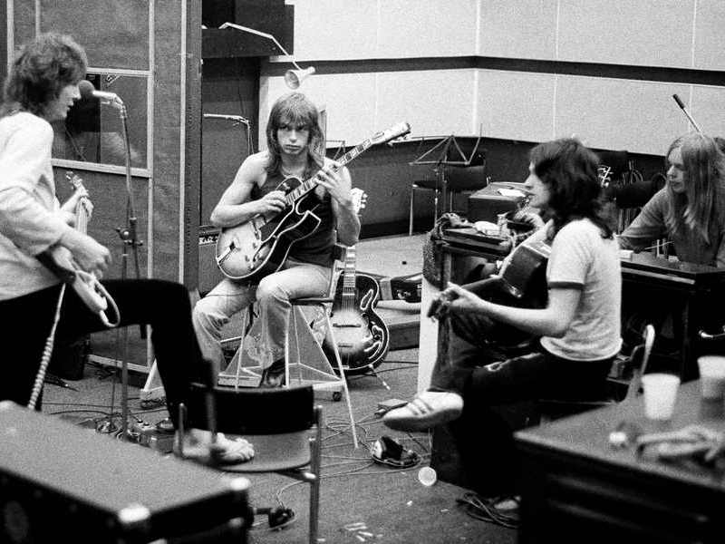 Yes Keyboardist Rick Wakeman Sets Fall 2024 Dates On Final U.s. Solo Tour