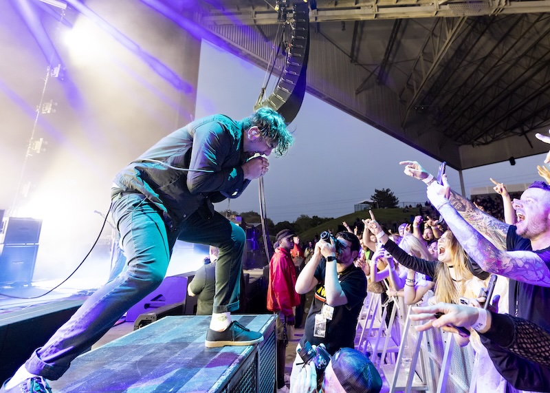 Deftones Partner With Belching Beaver Brewery For “bored” Blueberry Beer