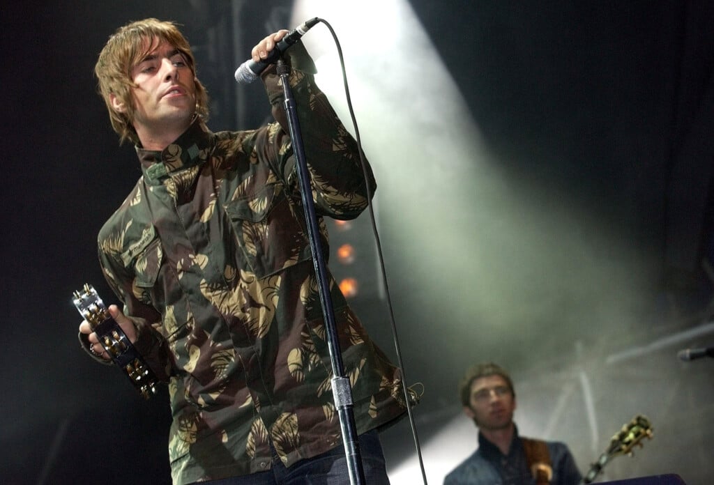 Vocalist Liam Gallagher (l) And His Brother And Guitarist Noel Gallagher (r) Of The British Rock Gro..