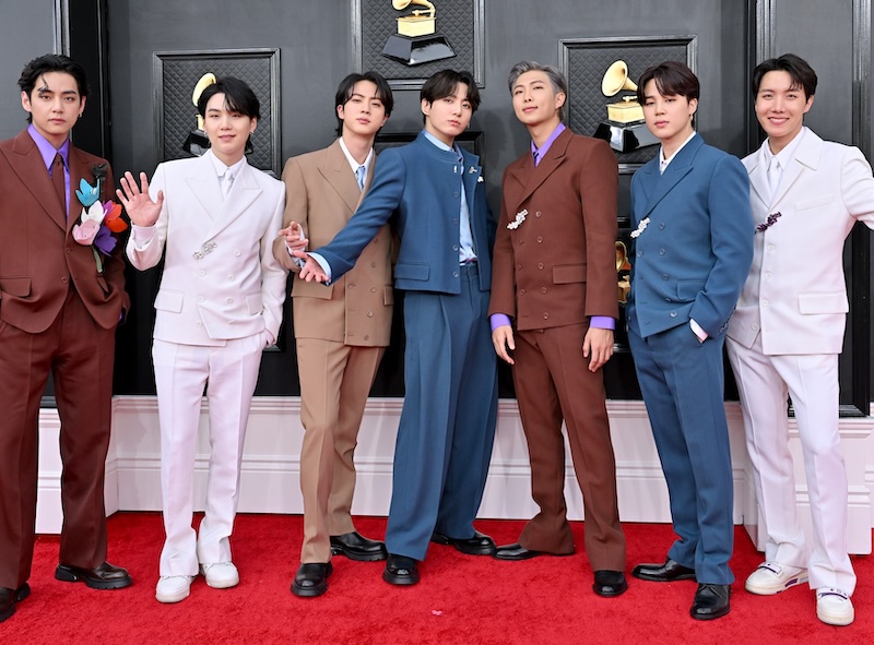 Jin Makes Solo Us Tv Debut On Fallon, Says He’s Keeping Chris Martin’s Guitar As A “family Heirloom”