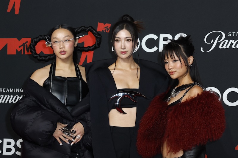 Chart Topping ‘kpop Demon Hunters’ Trio Huntr/x Makes Surprise First Performance In ‘snl’ Sketch